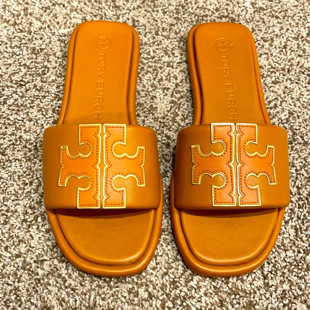 Tory Burch never worn camel colored sandal. Size 8